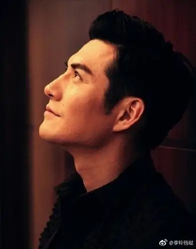 严屹宽侧脸# 眉骨优秀人中优秀眼睛多情 . 来自看相的花姑娘 - 微博