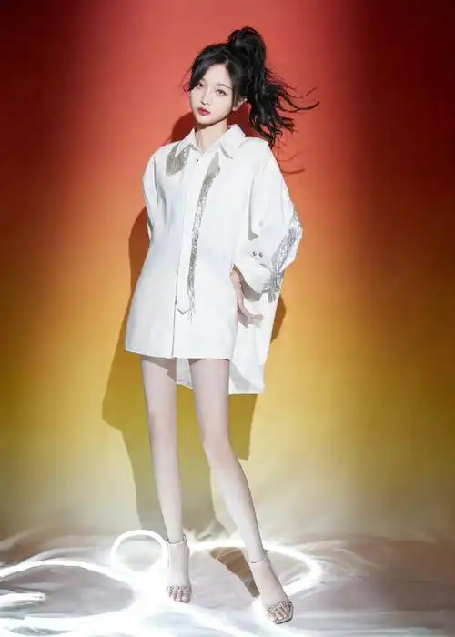 吴宣仪的一字带高跟凉鞋 长腿美jio太绝了#随手拍##街拍##美女##颜值