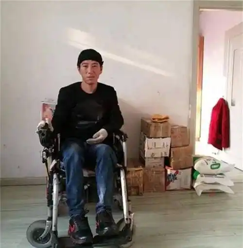 吉林一小伙因为一枚钥匙扣失去双腿和左臂生活陷入绝望