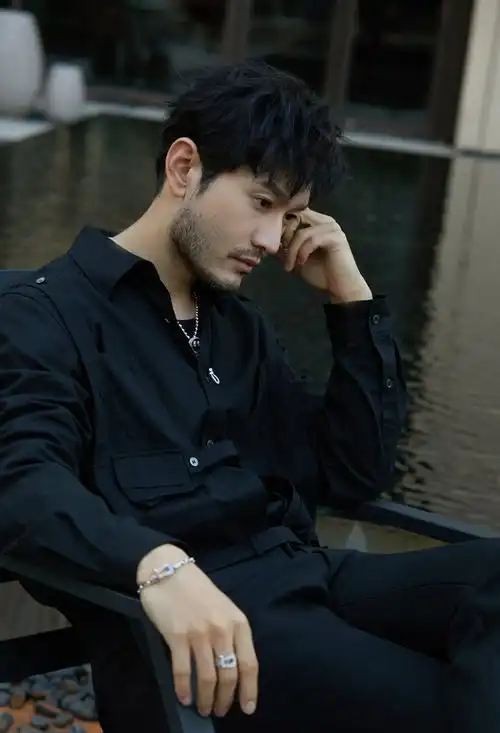 黄晓明络腮胡熟男封帅气写真_明星_美桌网