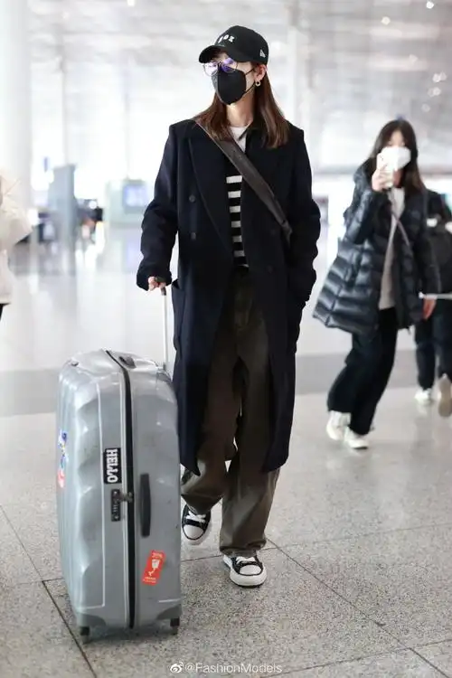 机场真街拍##刘雯