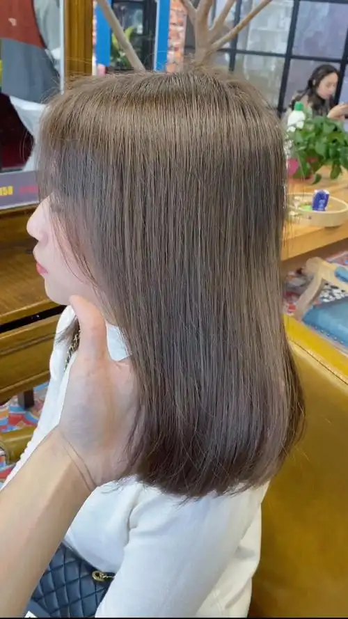 不褪不漂 边染边护 给头发增加质感 生活微潮色 亚麻色