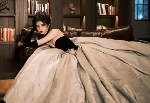 论变美没人比得过鞠婧祎抹胸公主裙现锁骨杀像180身高的超模