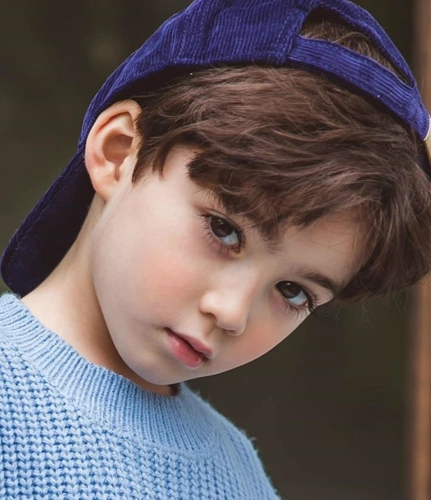 韩国5岁混血男孩因太帅迷倒无数人网友还是混血基因好