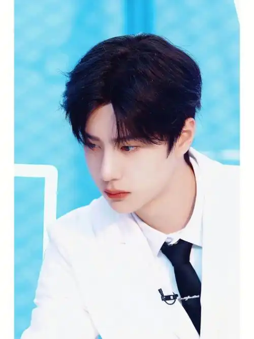 认真的王一博超帅