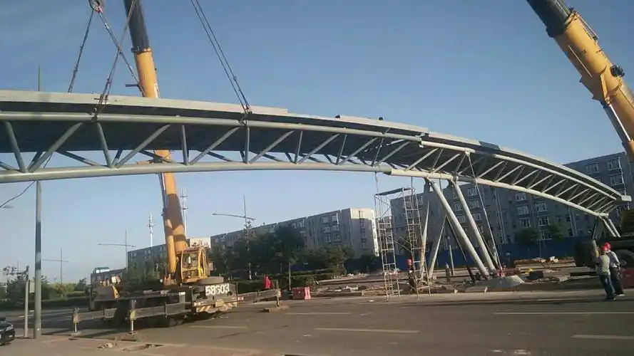 大同市北环路人行天桥(位置在大同新建汽车客运北站)