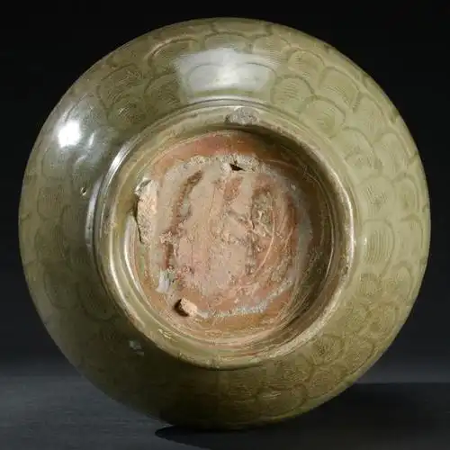 宋代 越窑刻花海水纹五孔盖瓶