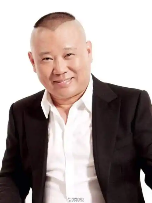 郭德纲老婆晒奢侈日常一双拖鞋5位数顶级豪宅玫瑰园尽藏珍宝