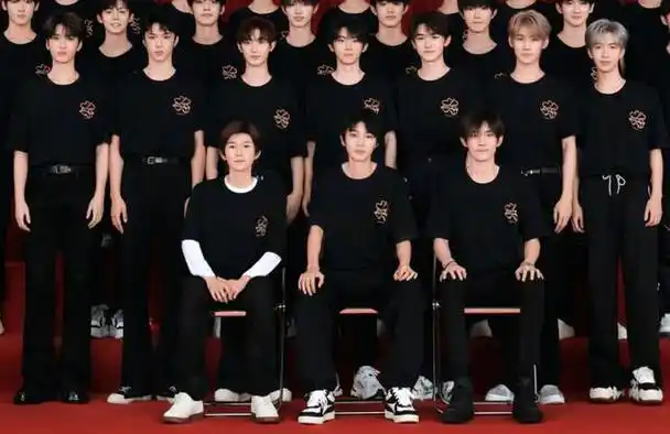 华丽合体!tfboys与时代少年团等成员合影,时代峰峻全家福曝光!