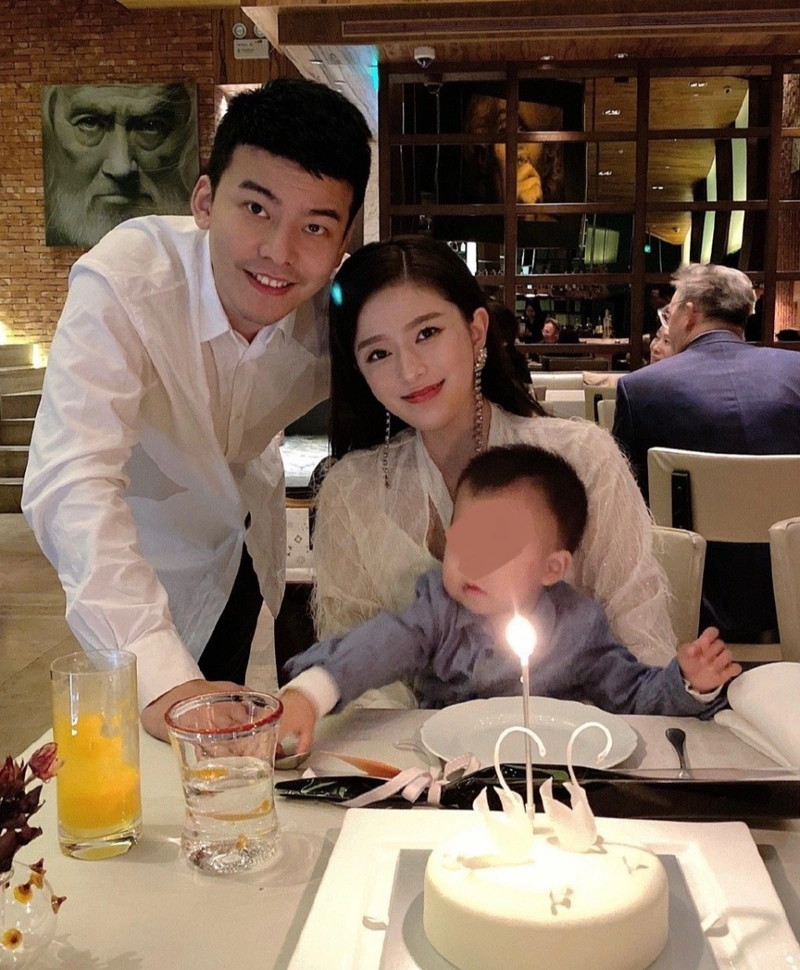 石坚妻子发声为其鸣不平曝怀孕后吉克隽逸深夜还给老公发信息