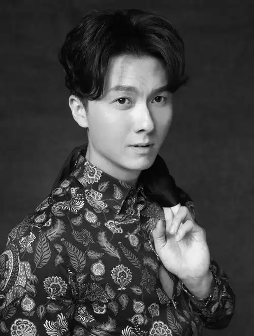 王浩信图片王浩信帅气图片