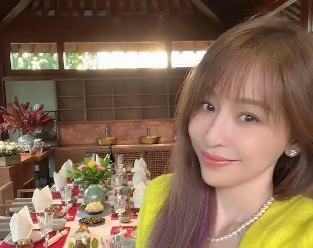 王心凌晒自拍许生日愿:希望每一个人都健康平安!