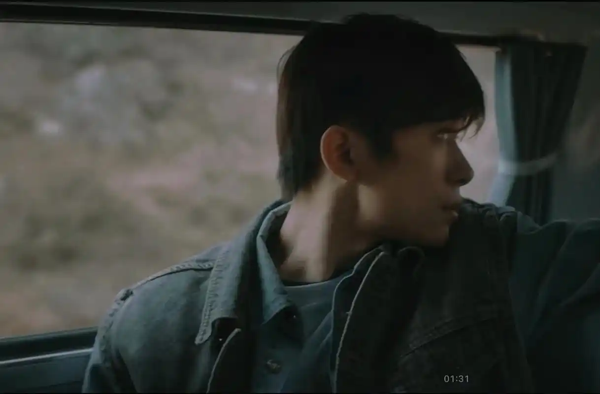 壁纸第三弹."你是我心中化白云任去来" #易烊千玺 #氛围感 - 抖音