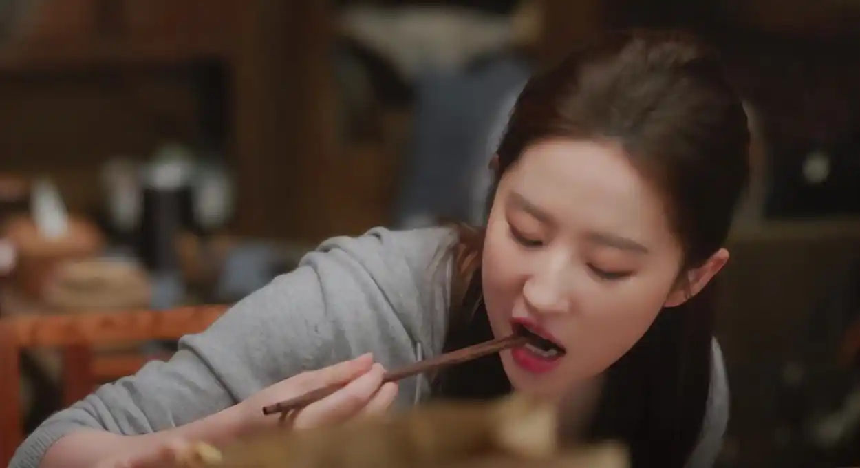 刘亦菲|越吃苦,演技越稳!刘亦菲的"吃花卷",能让不少演员脸红?