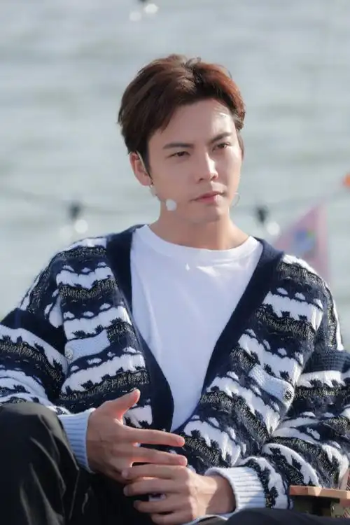 陈伟霆露营2直播状态##陈伟霆和徐志胜比赛在船上撕吧