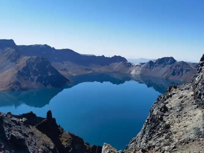 各个角度下的天池