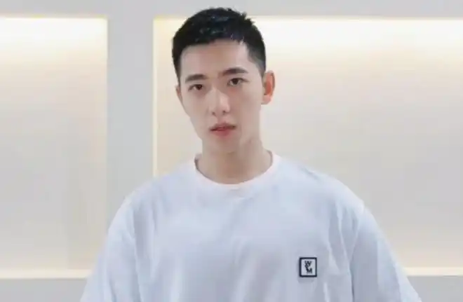 杨洋寸头够帅了看了碎发造型后是真的帅