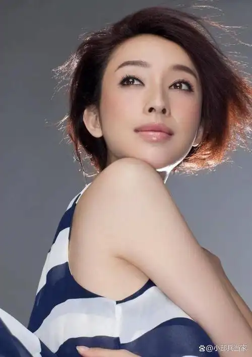 中国女演员-张俪凭借出色的演技和清新的形象在影视界崭露头角,成为