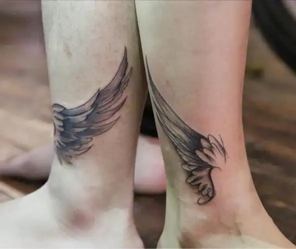 情侣纹身翅膀