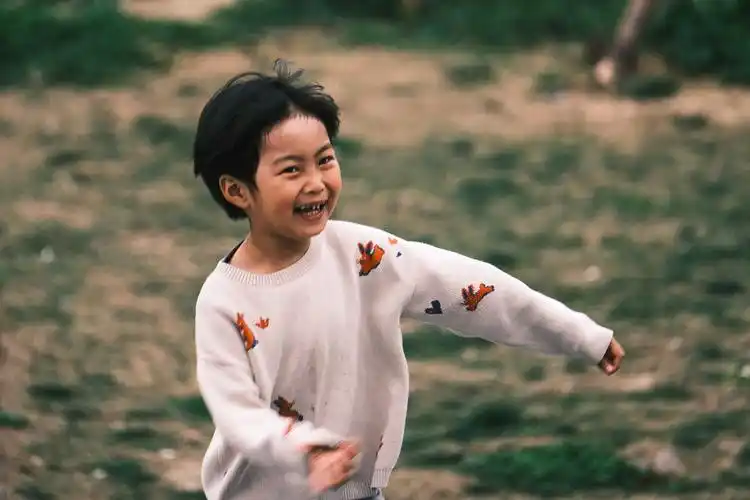 笑脸成年人的笑容包含着太多的虚伪孩子的笑容却是100的纯真