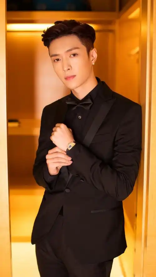 张艺兴(lay),1991年10月7日出生于湖南省长沙市,中国内地男歌手,演员