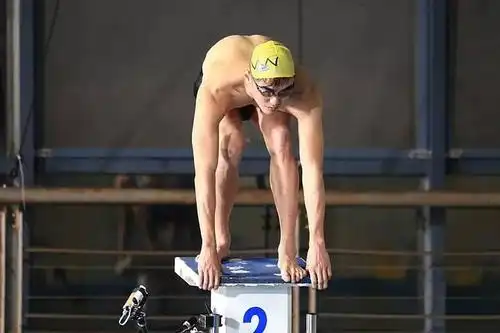 讲真,说到制服诱惑,谁能比得上天生丽质的阮经天?