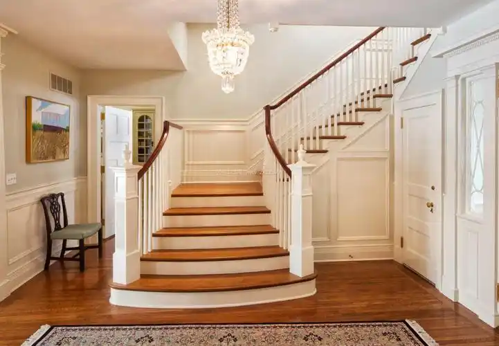 家装效果图 欧式 简约欧式风格实木楼梯装修图片 提供者