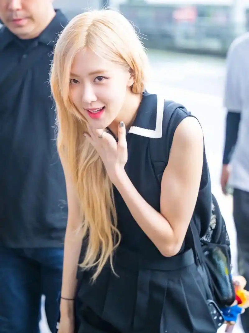 rose 朴彩英今日份机场街拍穿搭91|优雅高贵94  今日份的机场街拍