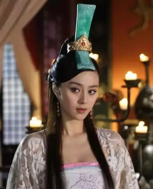 妲己却也入木三分很有说服力其实在10年后,范冰冰也在电影《封神传奇