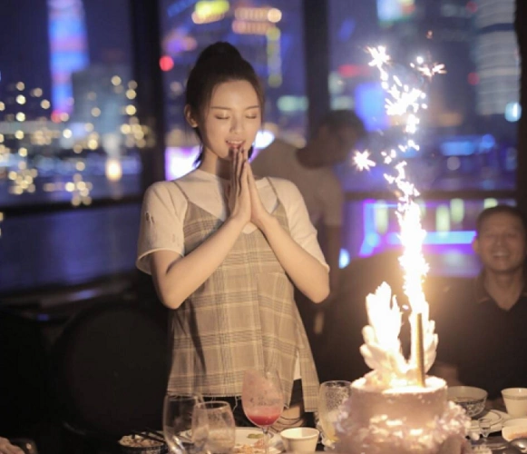 杨超越21岁生日 喜滋滋发文炫耀自己朋友圈的点赞数