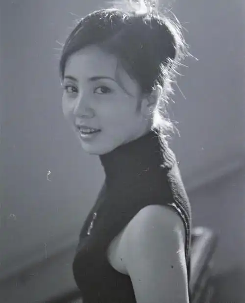 18岁的孙莉就被黄磊骗到了看到孙莉年轻时的照片惊艳