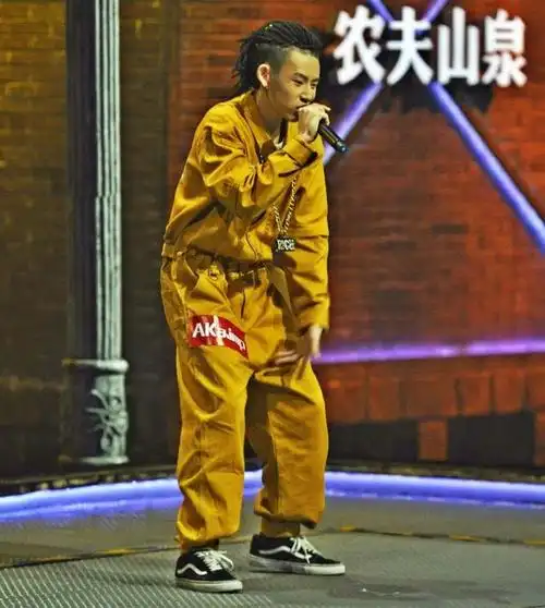 情理之中的《中国有嘻哈》,意料之外的选手脚下