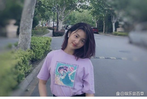 王菲女儿晒泳装惹争议,王菲:她只是不乖,但她没有学坏!