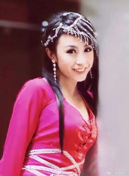 马丽早期写真照#有网友曝光一组马丽早期的写真照片,看马丽青涩时期