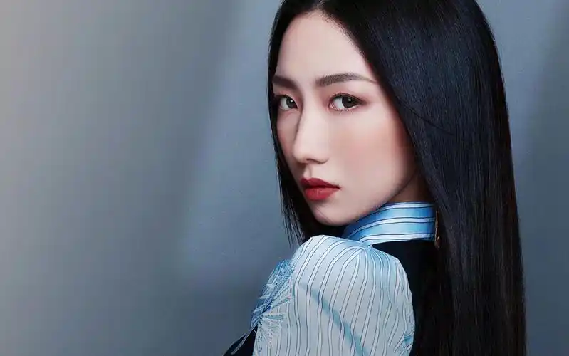 火箭少女101孟美岐ellmen新青年孟美岐黑发造型