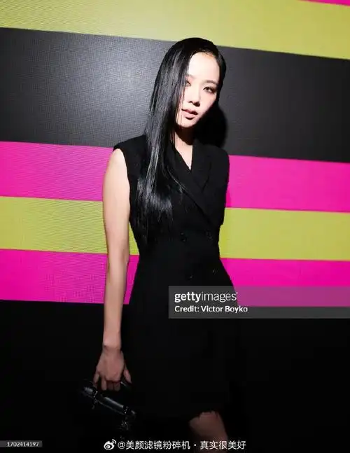 投稿金智秀 jisoo巴黎时装周生图#金智秀待遇