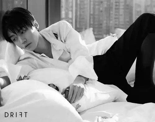 王俊凯开年第四封!黑白蝴蝶大片解锁曼哈顿特辑