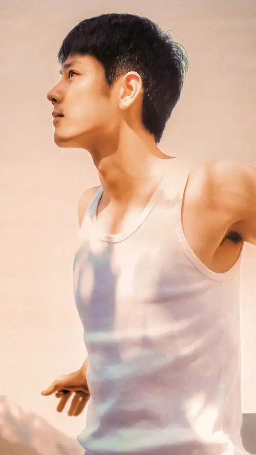 哈哈要脸蛋还是身材,肖战说身材,可是他两样都太优越啦