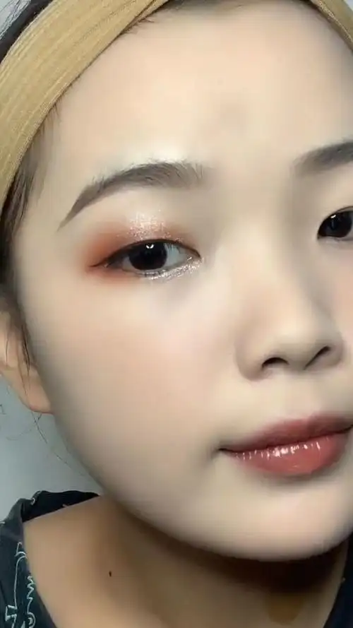 单眼皮内双肿眼泡,大饼脸塌鼻梁妆容