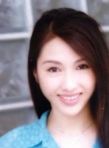 但黎姿除了比例之外,最美的是笑容.