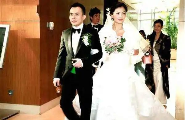 赢家财富网 赢家娱乐 明星 娱乐八卦 > 正文  这组刘涛的婚纱照仍然是