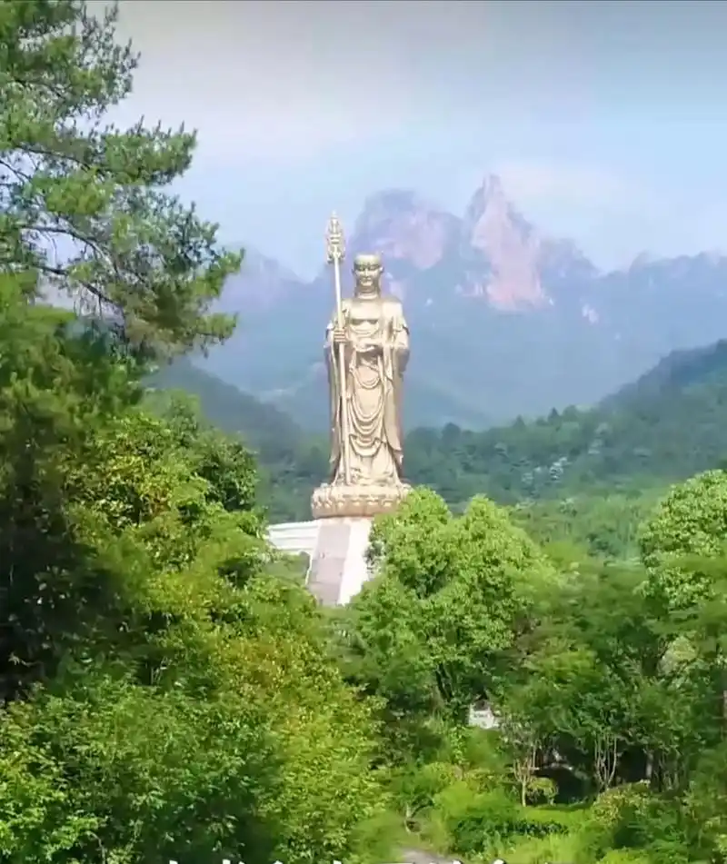 九华山#这是世界最大的地藏王菩萨铜像,高99米,总造价15 - 抖音