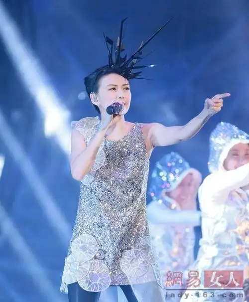 平胸大赛网络走红 女生:胸真不是越大越好(组图)