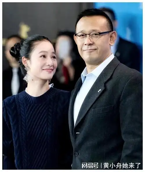 周韵看起来好温柔,两个儿子笑容灿烂很阳光|姜武|胡子|老狼|记者|编剧