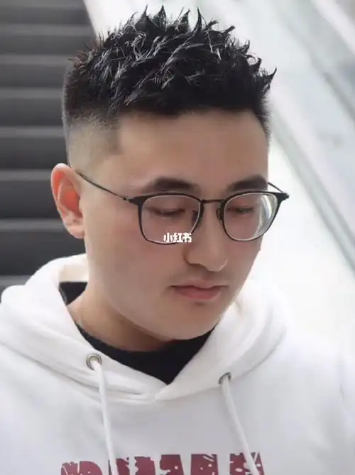 没时间打理头发这款男生烫发你值得拥有