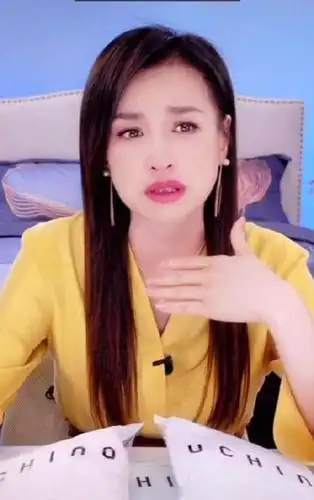 谁成想,已经51岁早已见过大风大浪的张庭看到这句话却直接崩溃了,在