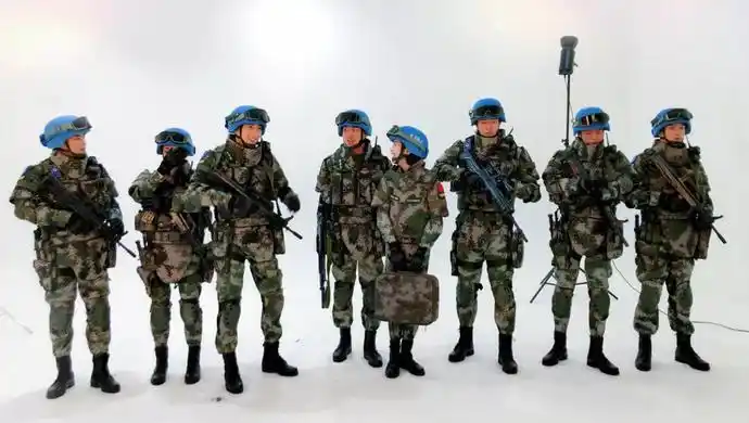 蓝盔特战队海报花絮首发维和军人风采挡不住