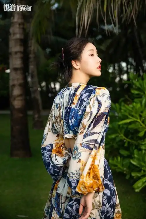 姜贞羽盛夏海风大片释出元气夏日清新动人