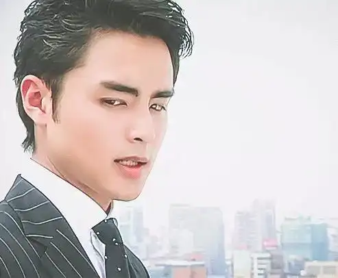 明道不愧是霸道总裁鼻祖,《王子变青蛙》里的单均昊气场太绝了!