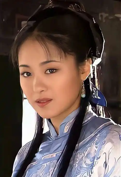 沈傲君拿200块贿赂导演,只为再演一场吻戏_小角色_演技_剧中